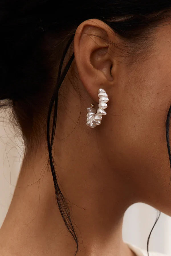 Ohana Baroque Pearl Hoop Earrings Gold