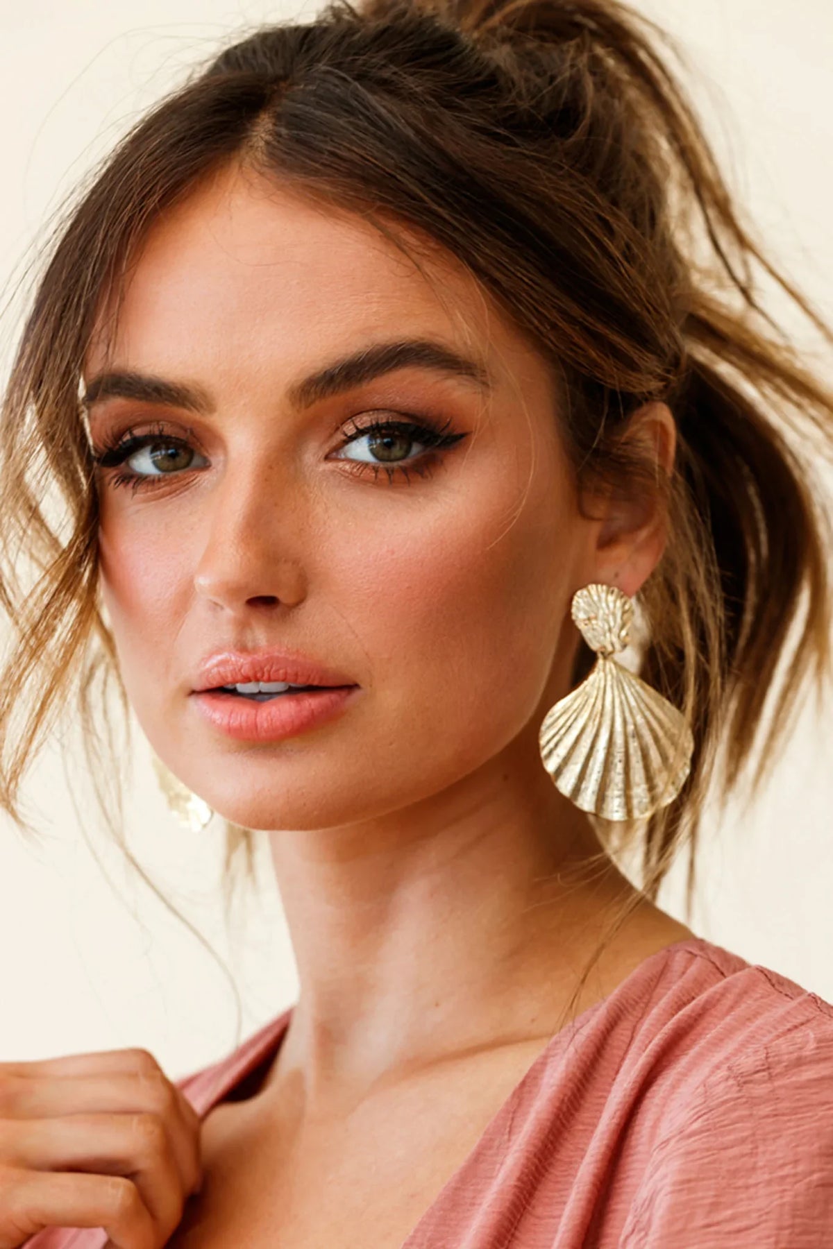 Calliope Shell Earrings Gold
