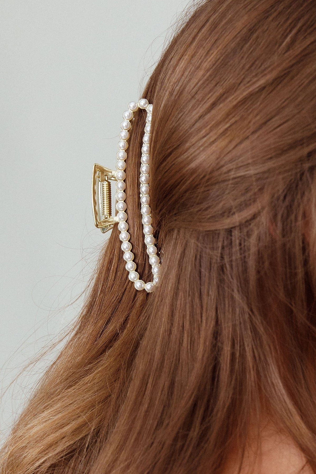 Ellie Pearl Square Claw Gold