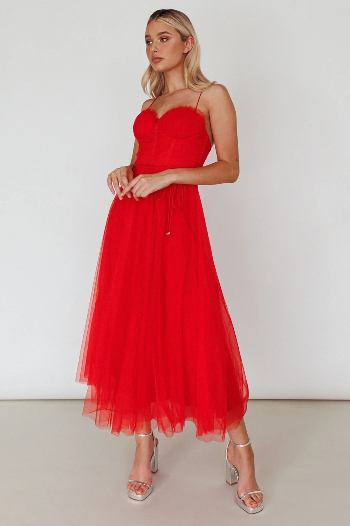Smitten Sweetheart Neckline Chiffon Midi Dress Red