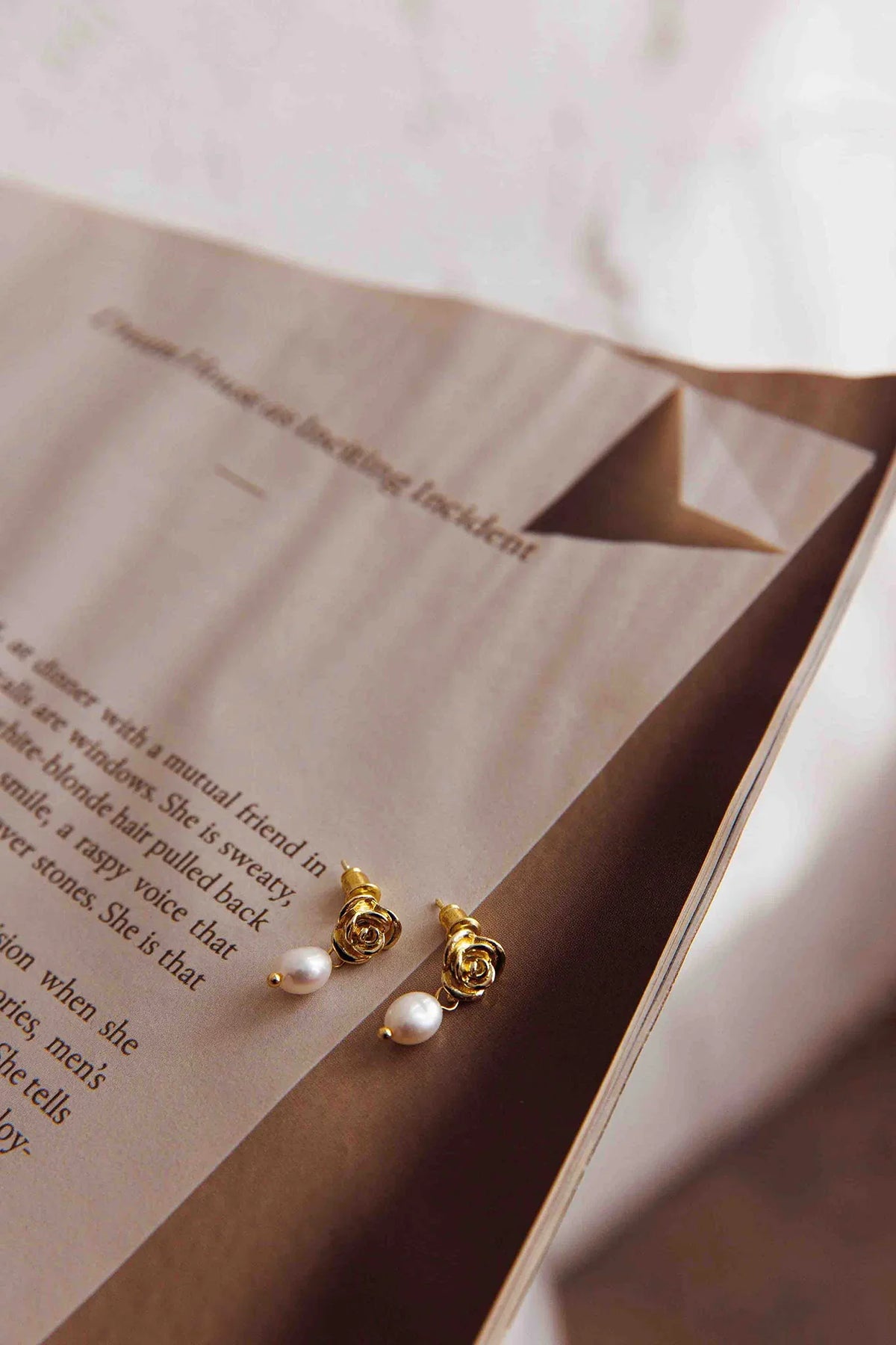 Le Jardin Flower Pearl Earrings Gold