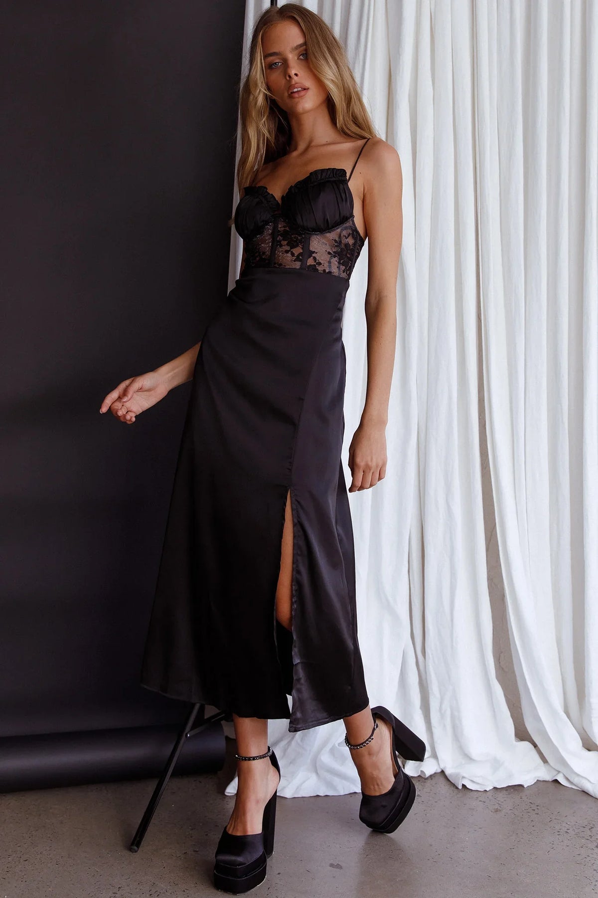 Trophy Lace Bodice Midi Dress Black