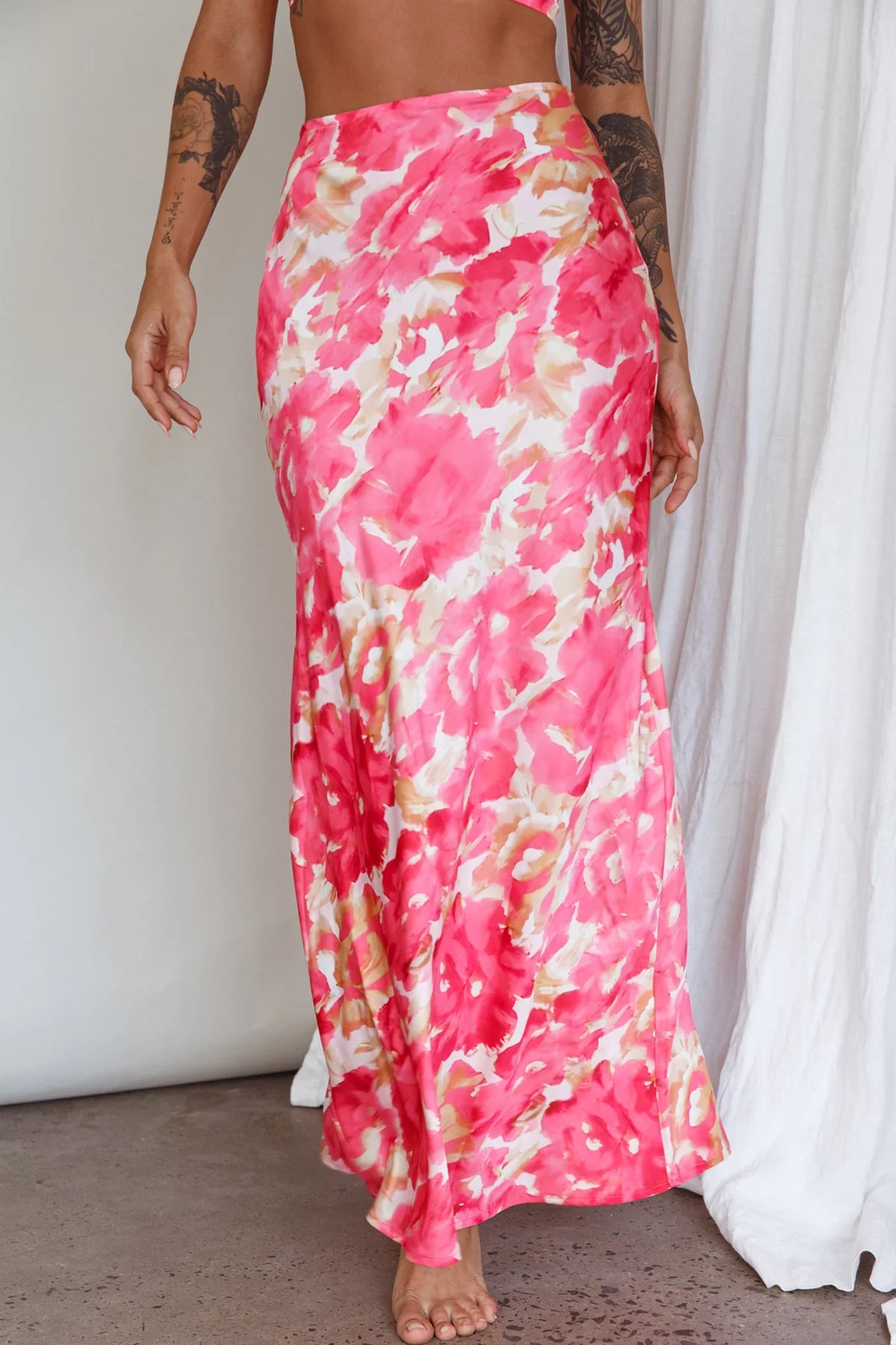 Well Versed Maxi Skirt Abstract Pink