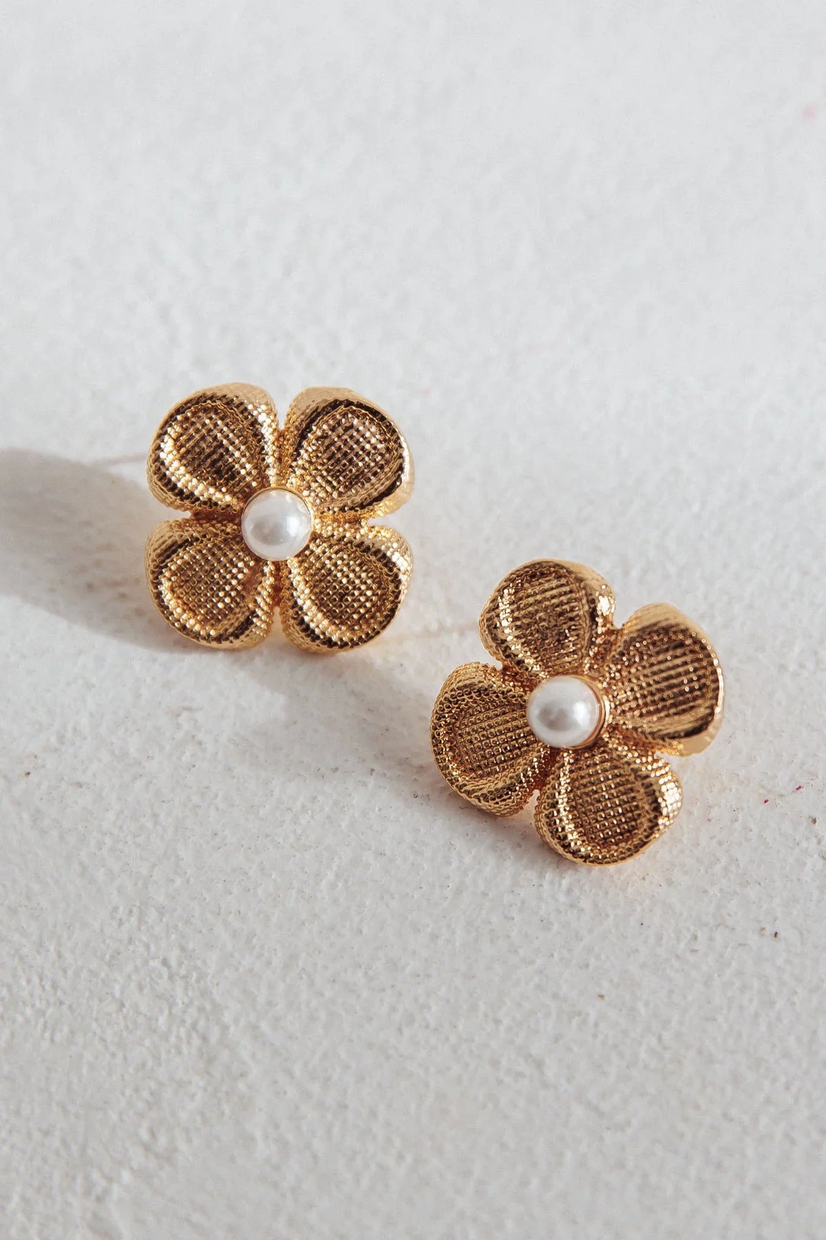 Flower Power Pearl Earrings Gold
