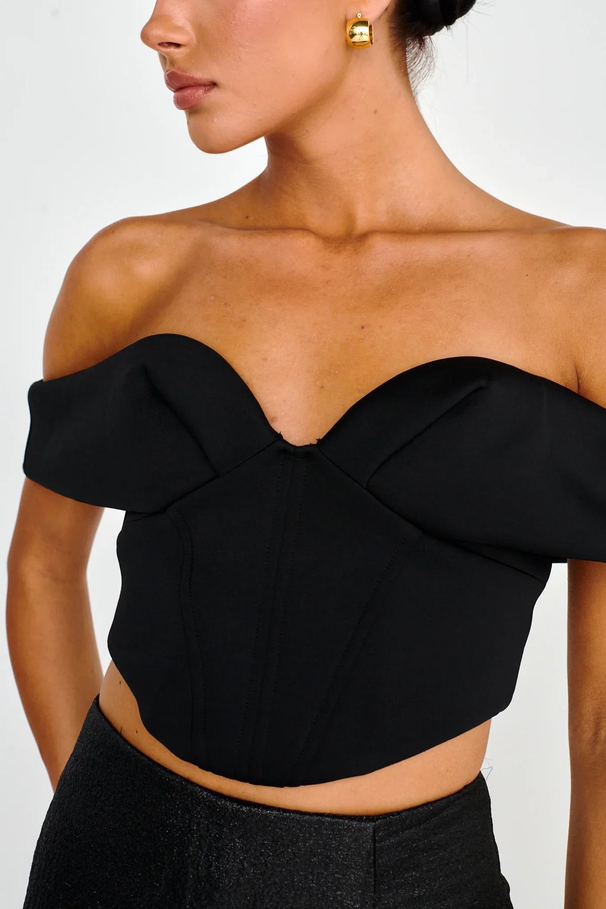 Tenicka Off-Shoulder Crop Top Black