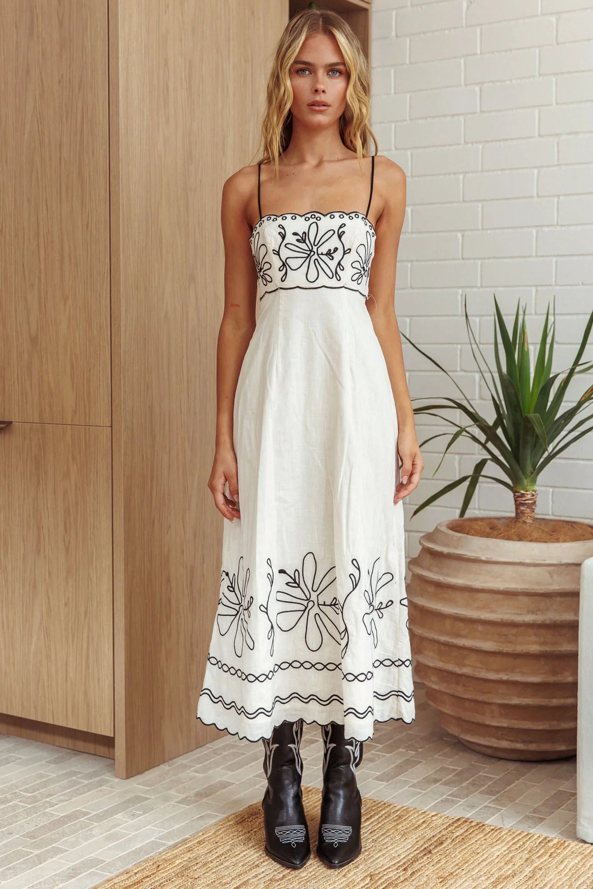 Mondo Scalloped Hem Maxi Dress Embroidered Oat