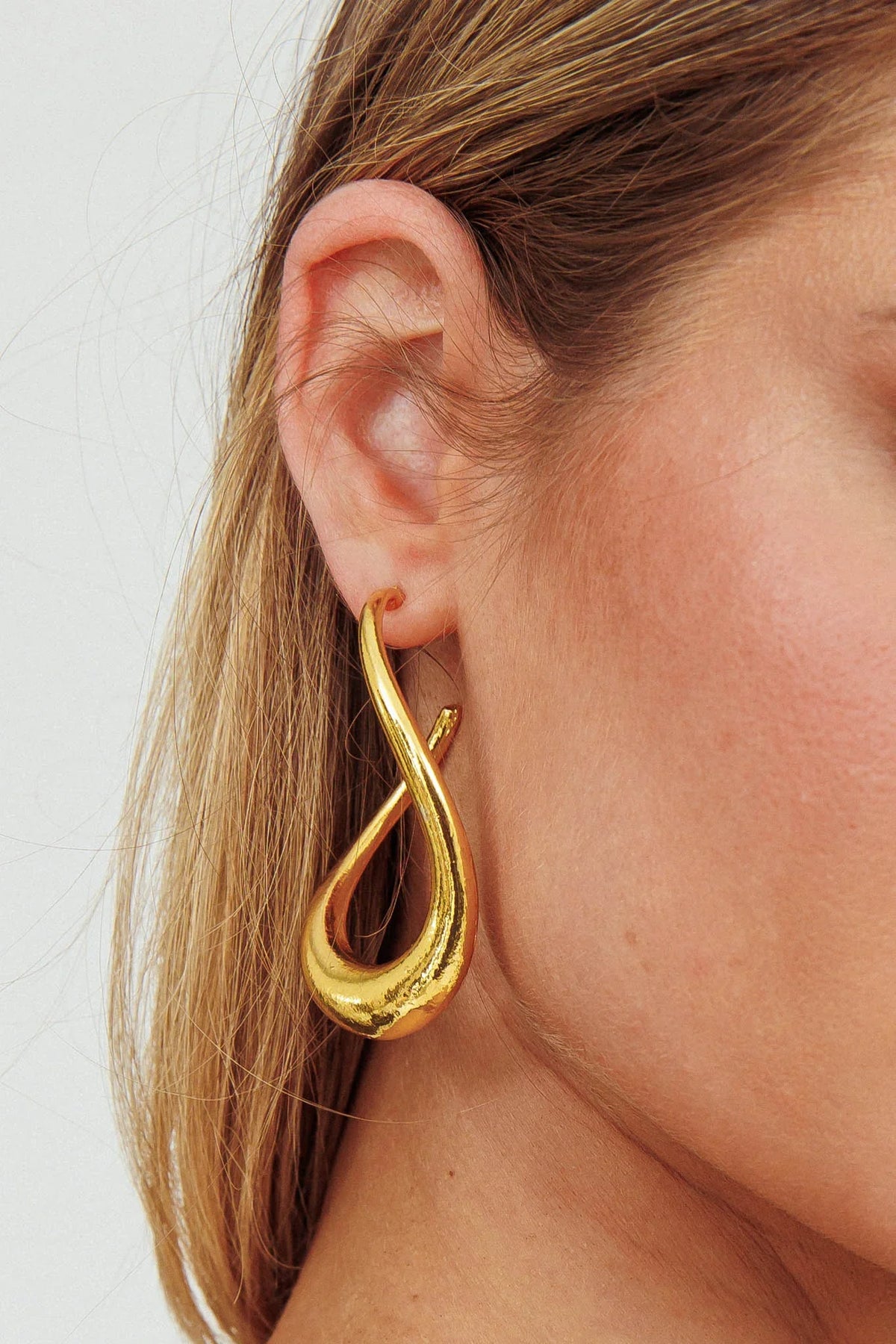 Triumph Hoop Earrings Gold