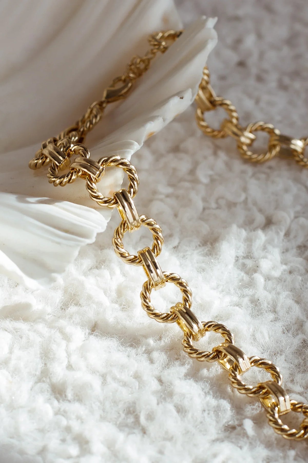 Tova Circle Link Necklace Gold