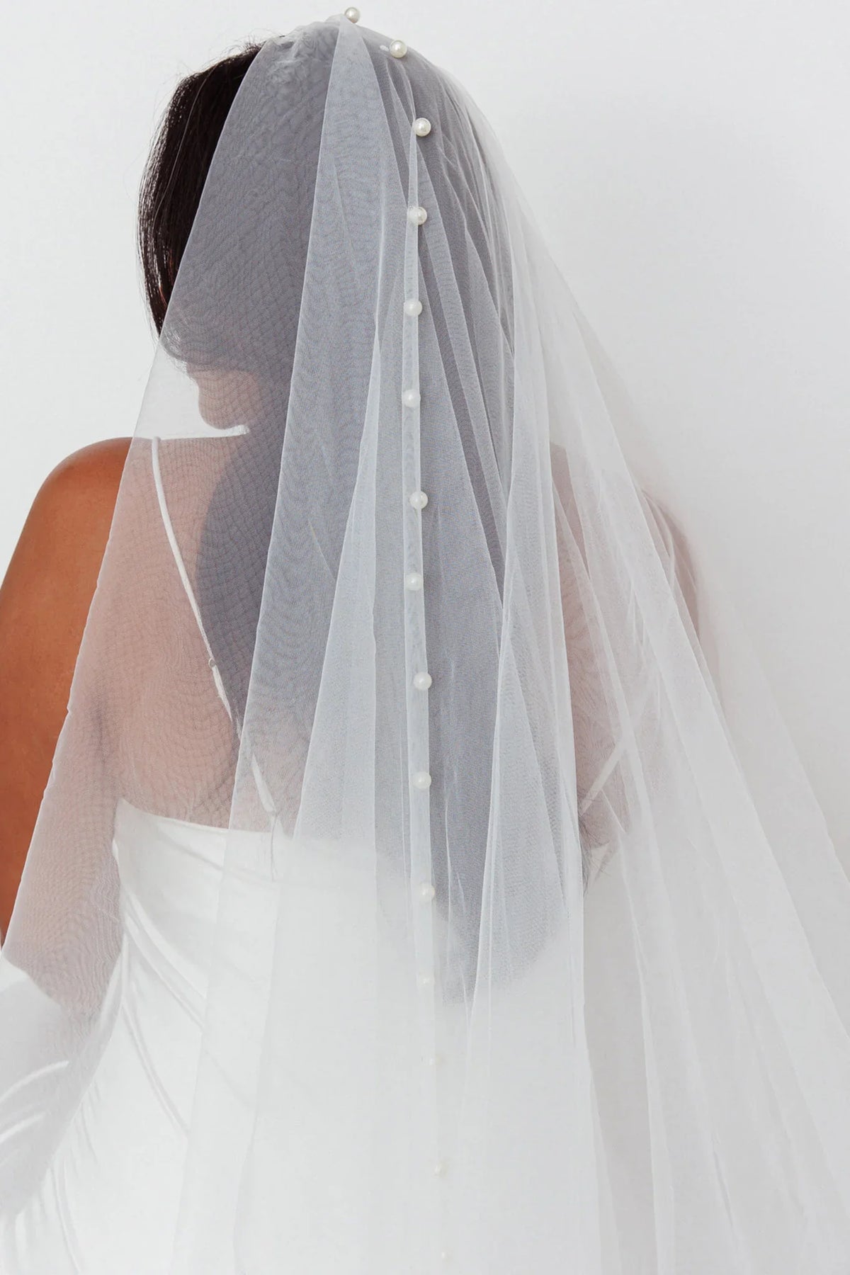 Magic Moment Pearl Accent Veil White