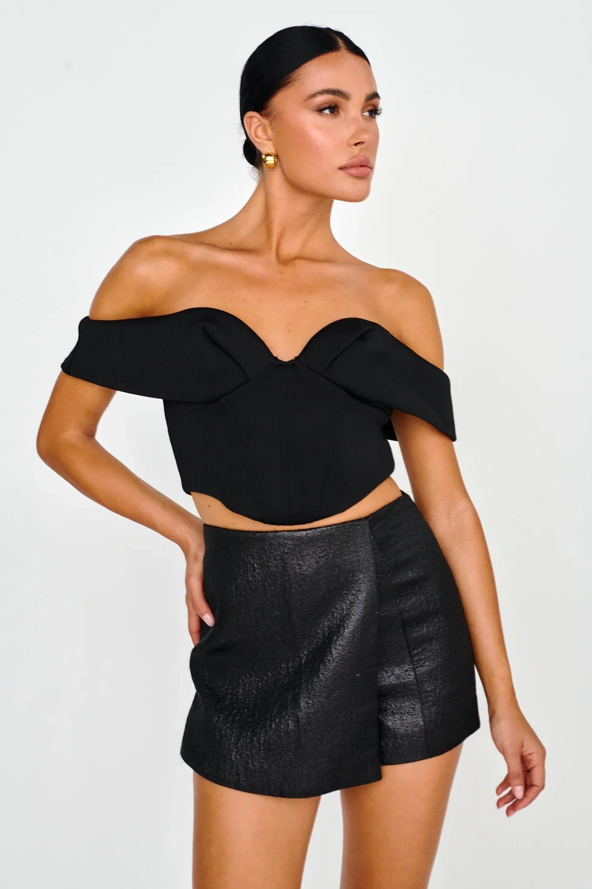 Tenicka Off-Shoulder Crop Top Black