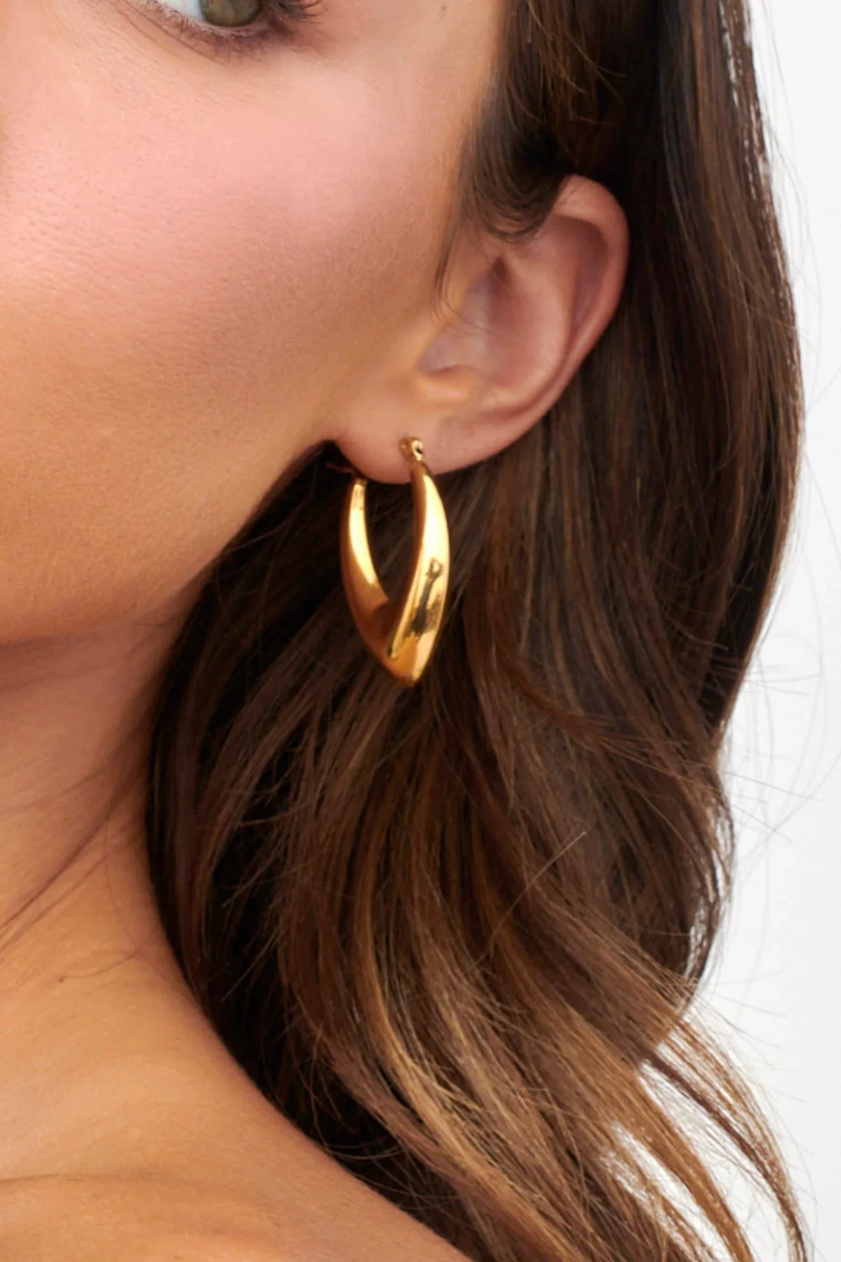 Sun Drop Oval Huggie Earrings Gold