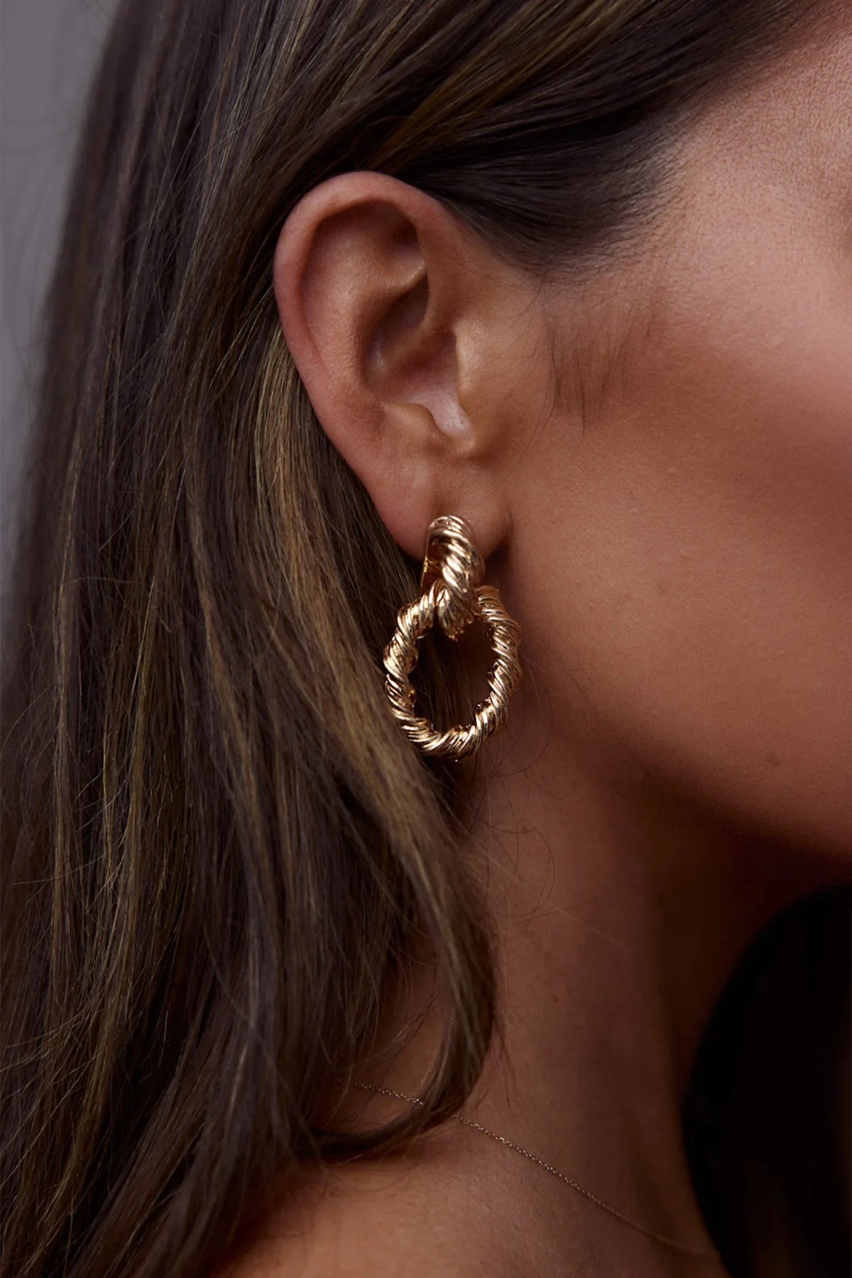 Melrose Twisted Oval Earrings Gold