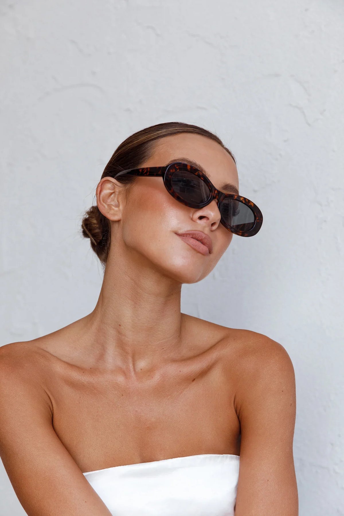 Riptide Oval Sunglasses Tort