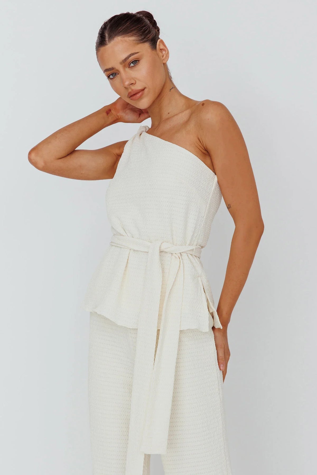 Austin City One-Shoulder Waist Tie Top Cream