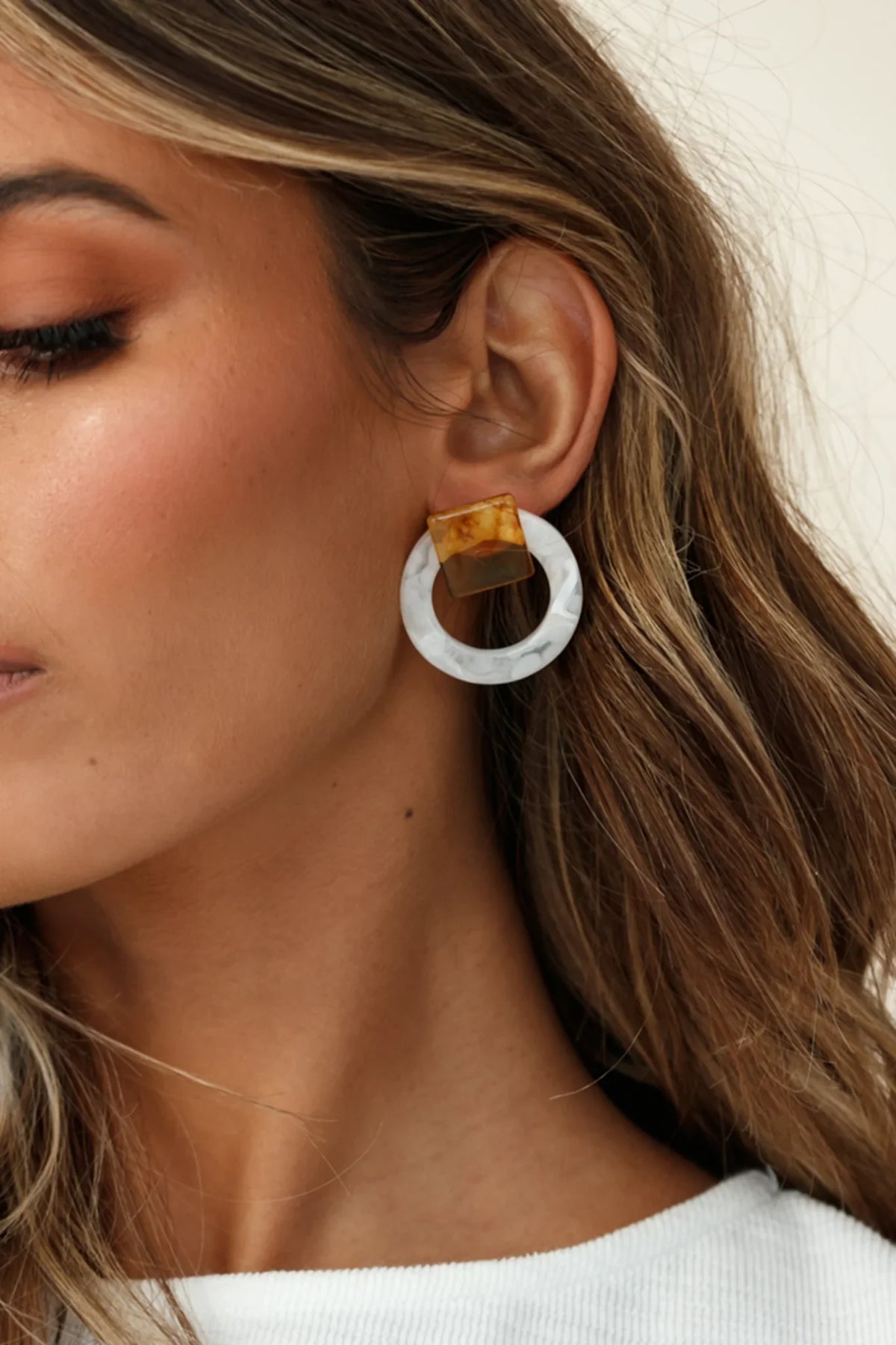 Endearing Marbled Square Circle Earrings Beige