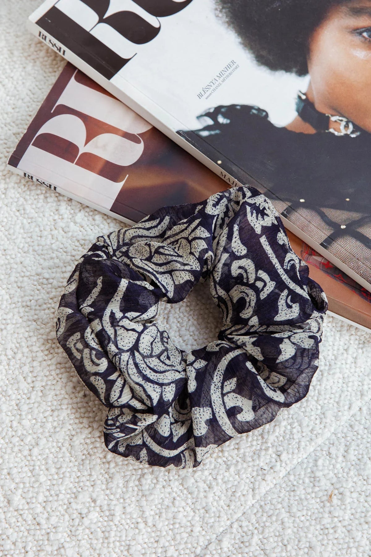 Chouchou Scrunchie Damask Ink