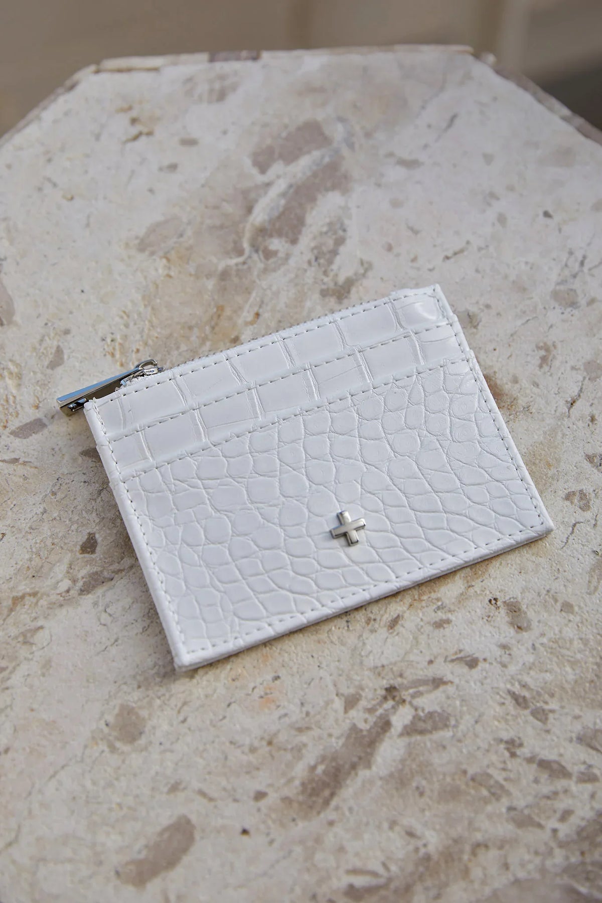 Peta And Jain Raya Embossed Card Holder White
