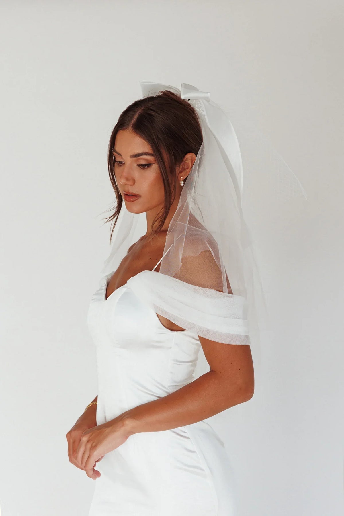 Evelyn Bow & Fishnet Bridal Veil White